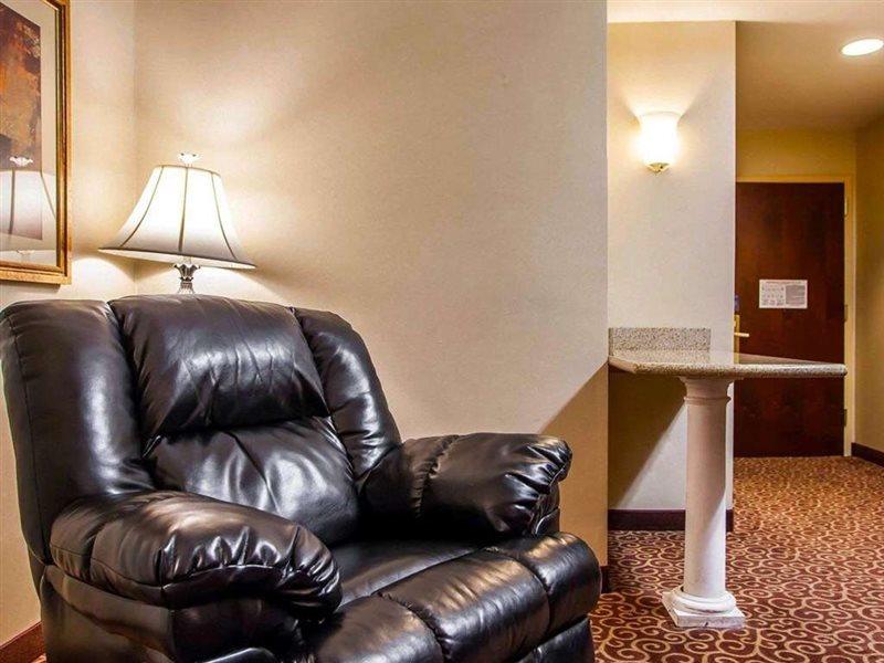 Comfort Suites East Brunswick - South River Екстер'єр фото