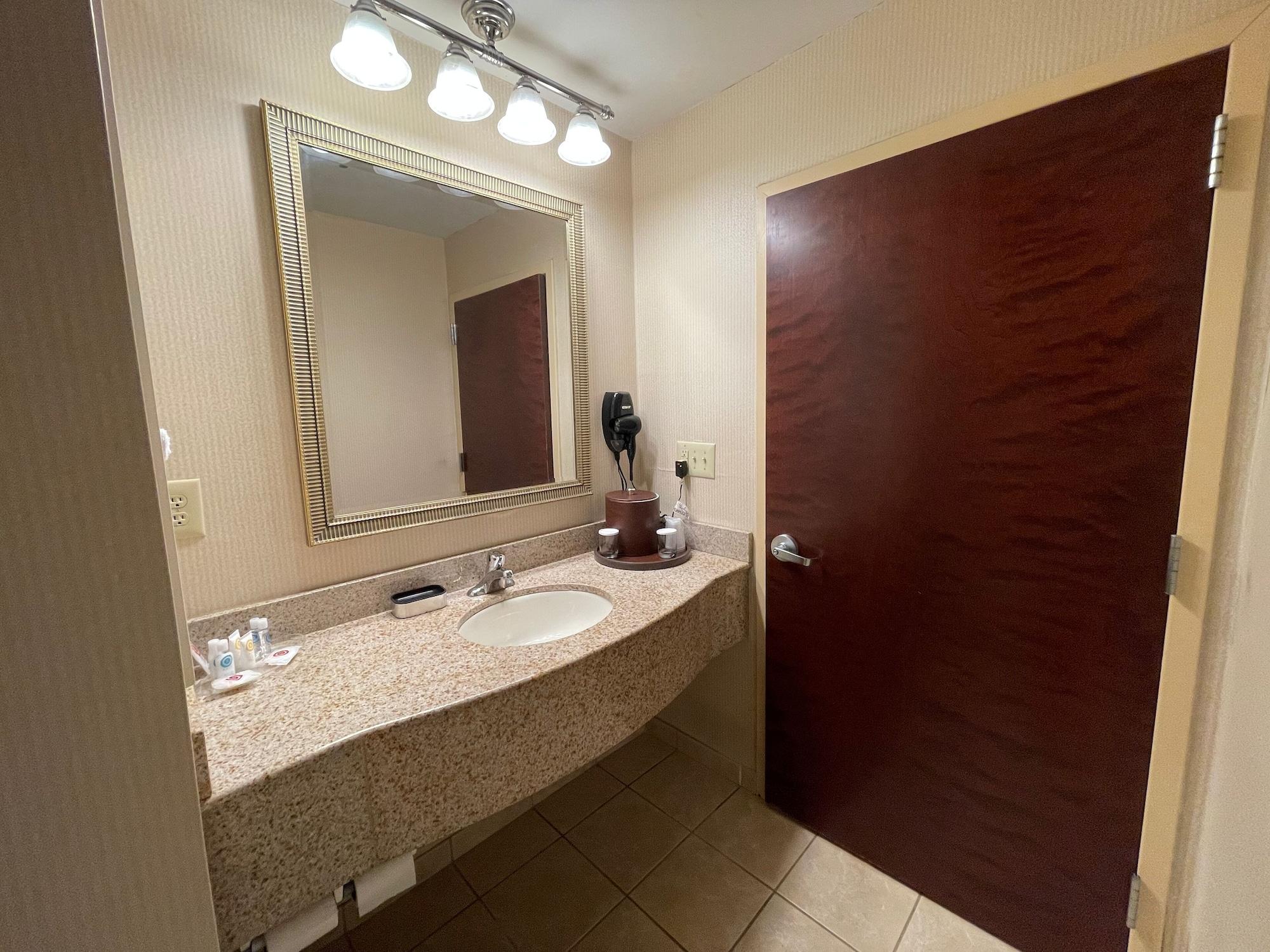 Comfort Suites East Brunswick - South River Екстер'єр фото