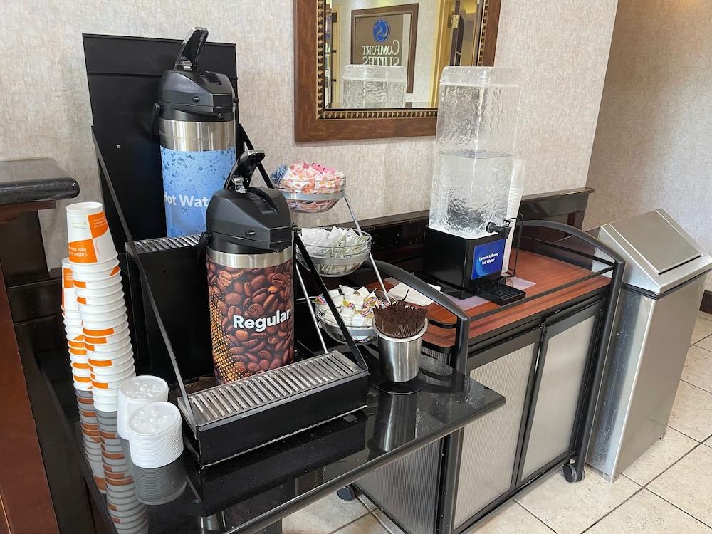 Comfort Suites East Brunswick - South River Екстер'єр фото