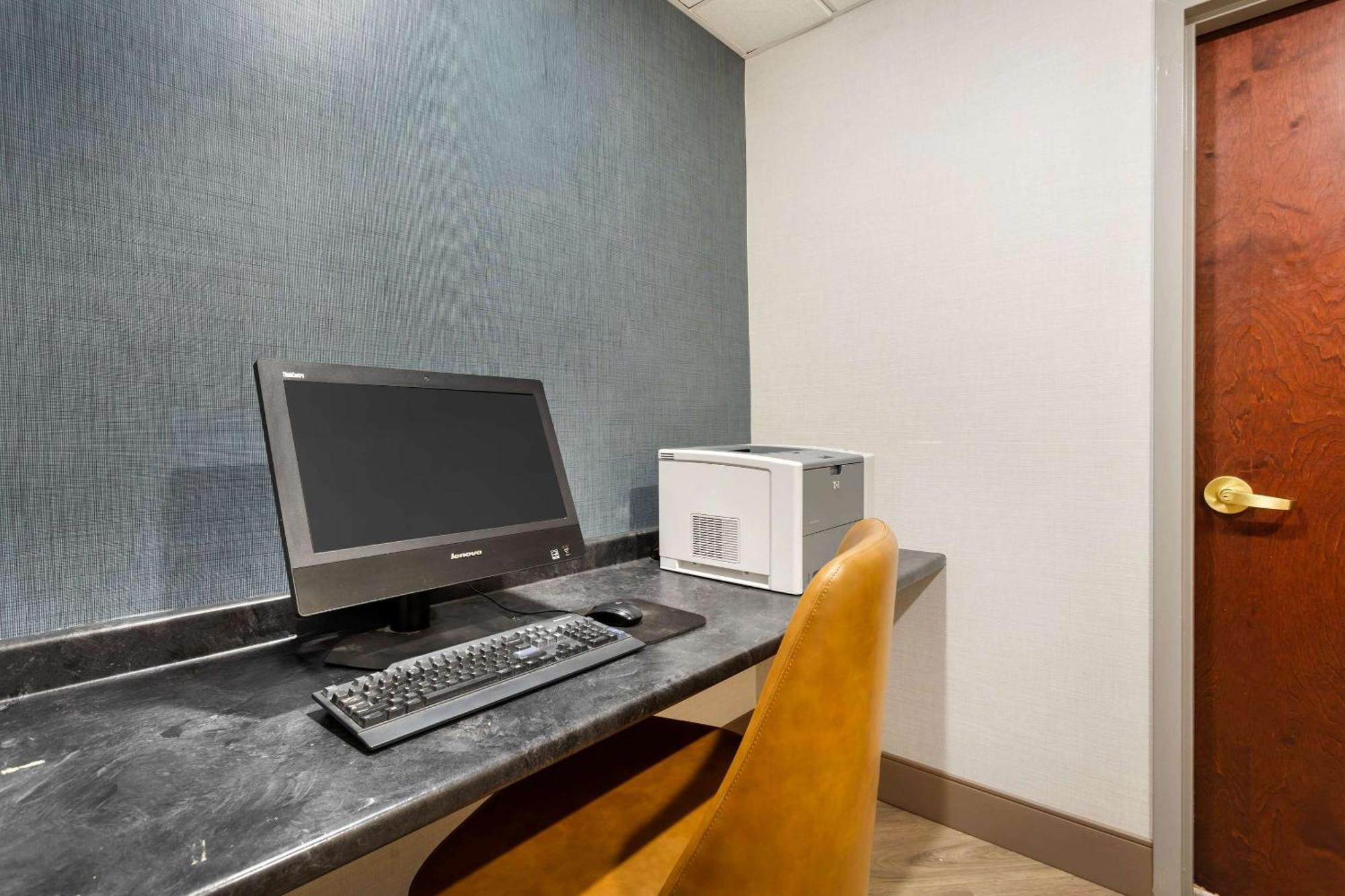 Comfort Suites East Brunswick - South River Екстер'єр фото