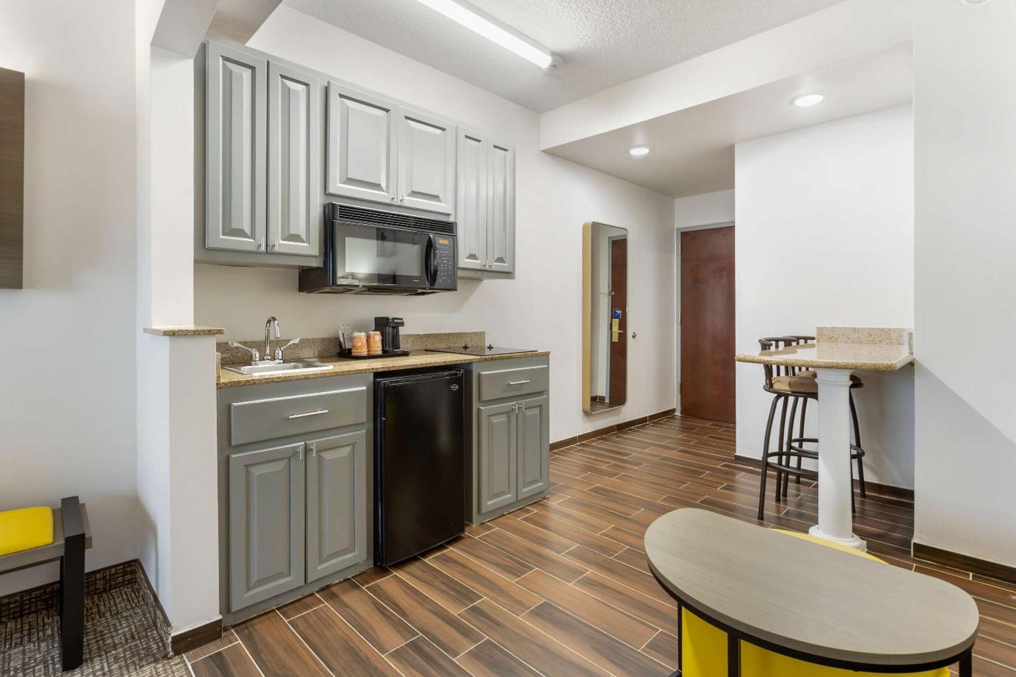 Comfort Suites East Brunswick - South River Екстер'єр фото
