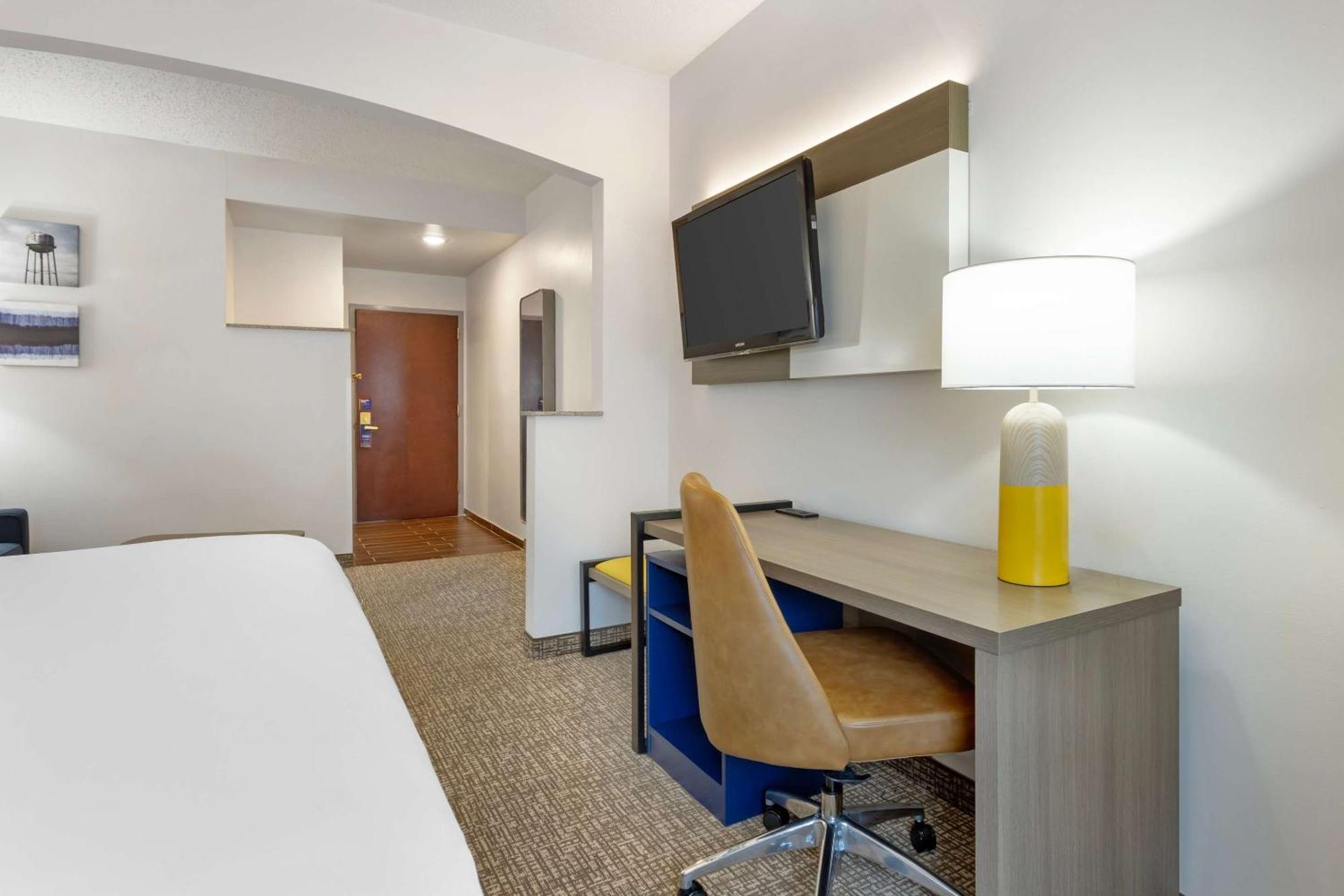 Comfort Suites East Brunswick - South River Екстер'єр фото
