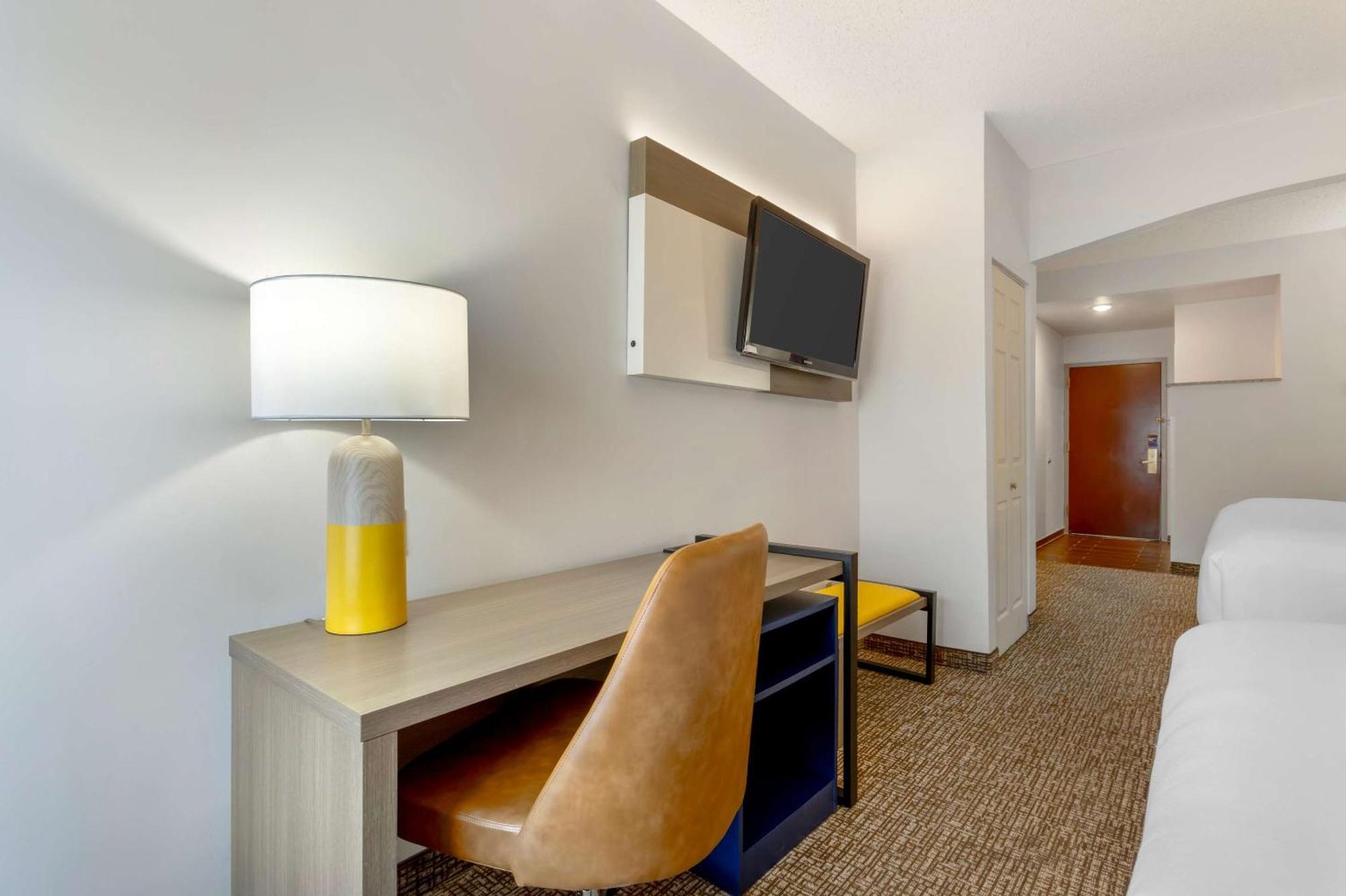Comfort Suites East Brunswick - South River Екстер'єр фото