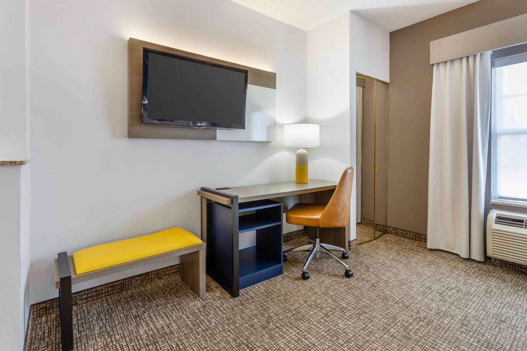 Comfort Suites East Brunswick - South River Екстер'єр фото