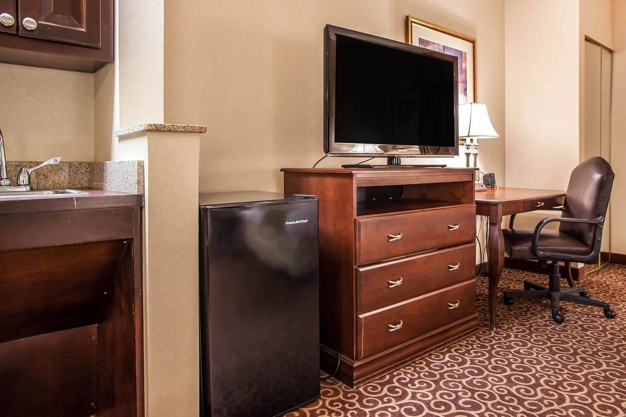 Comfort Suites East Brunswick - South River Екстер'єр фото