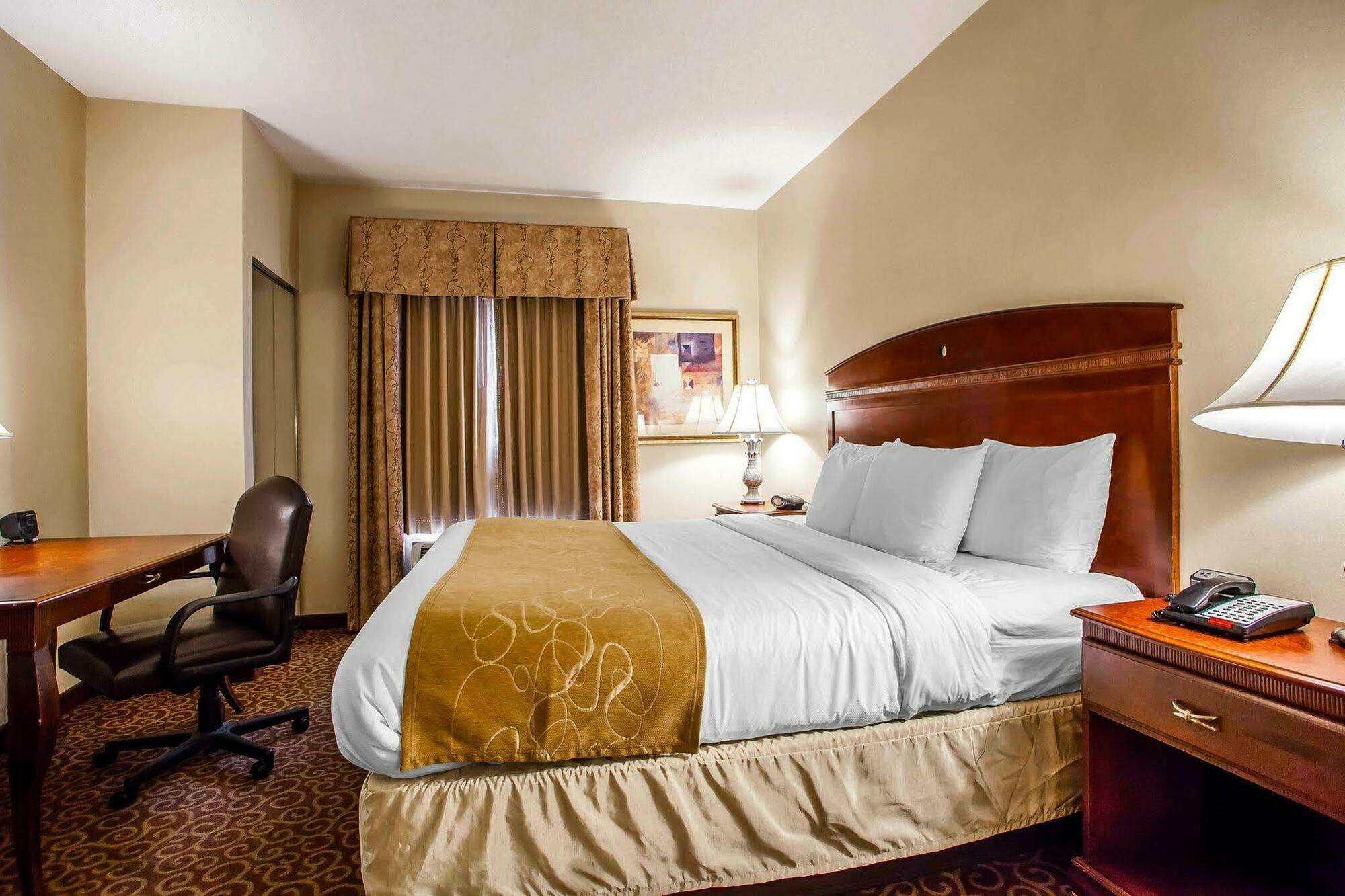 Comfort Suites East Brunswick - South River Екстер'єр фото