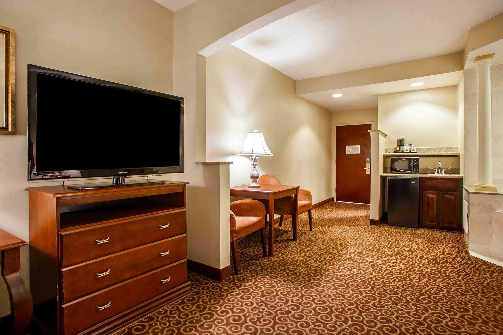 Comfort Suites East Brunswick - South River Екстер'єр фото
