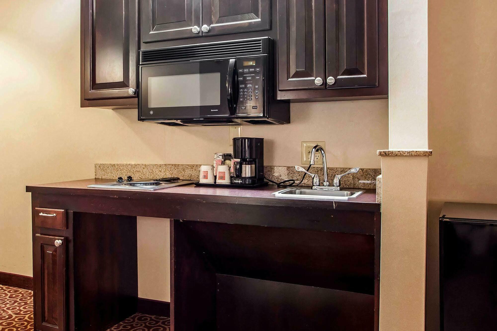 Comfort Suites East Brunswick - South River Екстер'єр фото